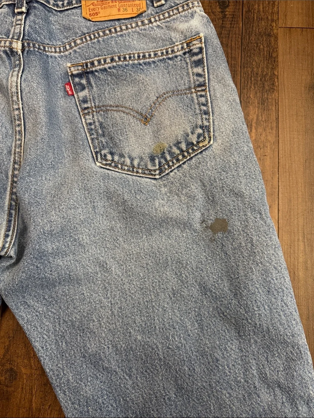 Vtg Levi’s 505 Regular Fit Straight Leg